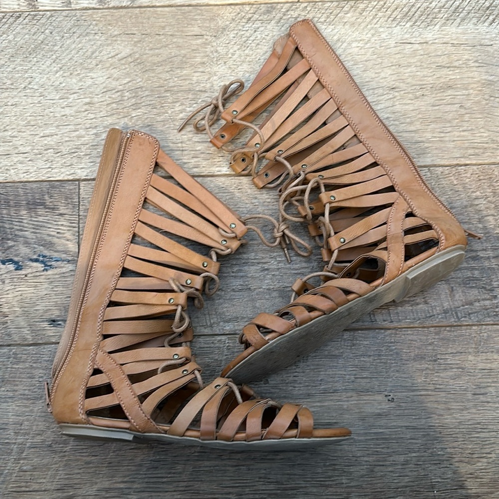 Gladiator Sandals 6.5 Brown Faux Leather